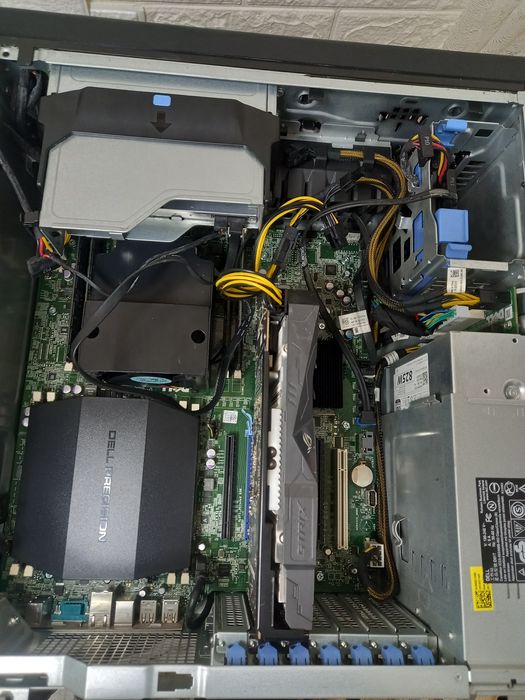 Kомпютър DELL PRECISION T5600 Intel Xeon E5-2680 32gb RX 570