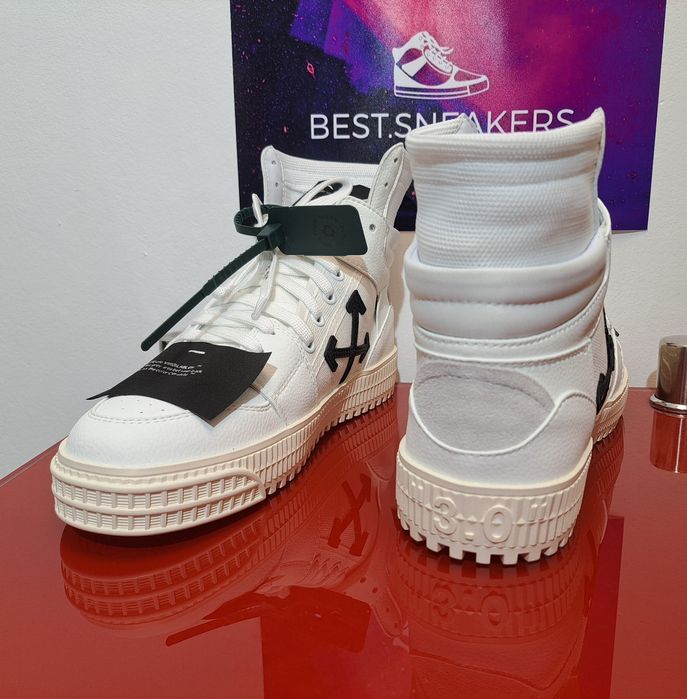 Off white 3.0 Court . 680 RON.   36 - 42