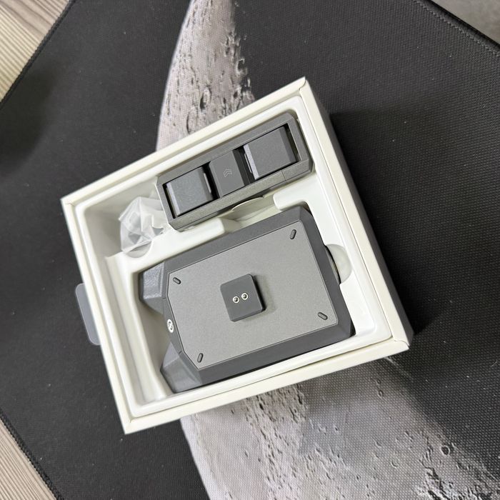Transmitter sotiladi. Professional kamera uchun