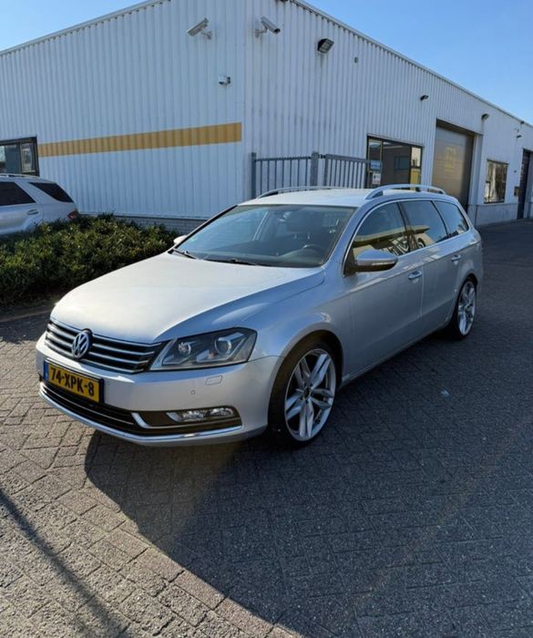 VOLKSWAGEN Passat 2012