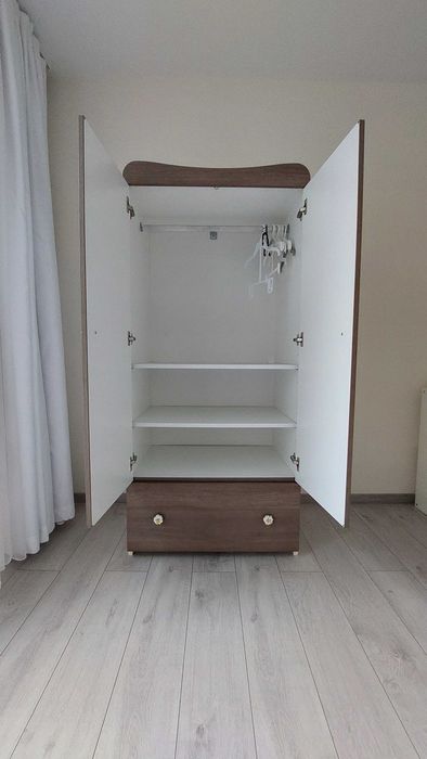 Детско легло и двукрилен гардероб за детска стая