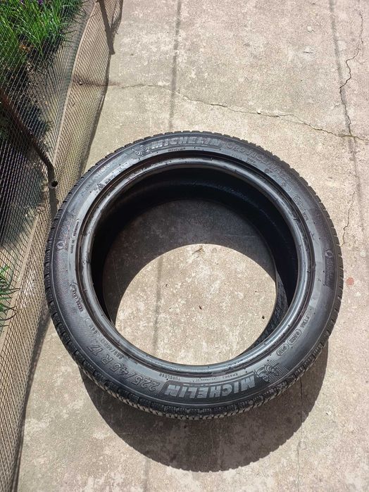Vând 3 anvelope Michelin CrossClimate