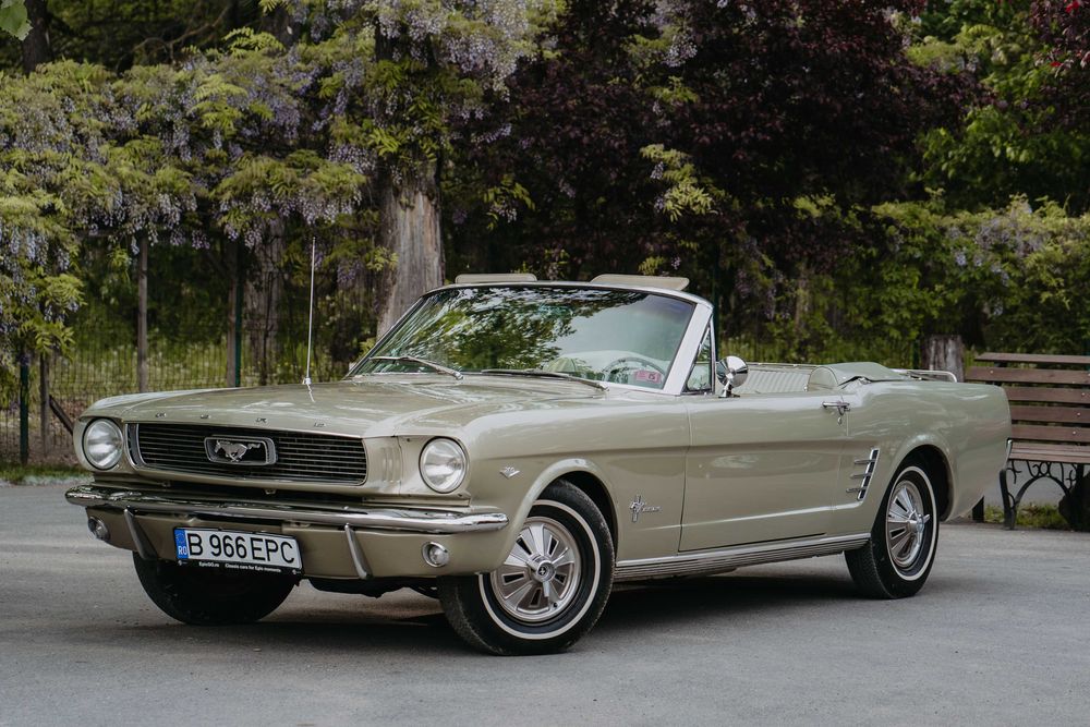 Inchiriere masina de epoca Ford Mustang decapotabil din 1966 si altele pe epicgo.ro