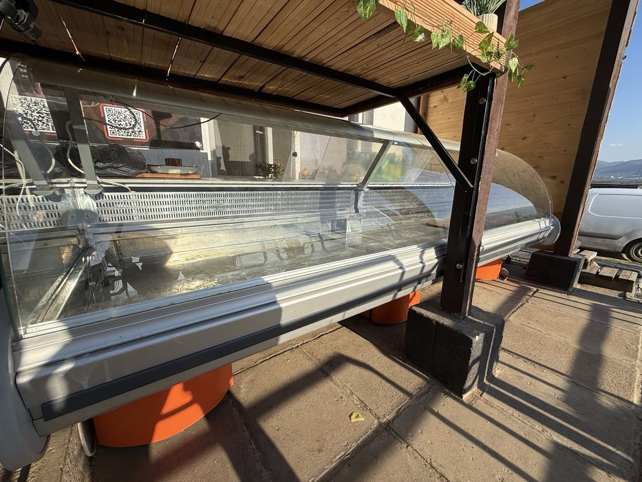 Хладилна витрина