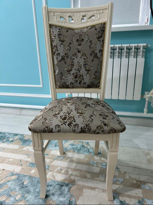 Стол мен стуля сатылады