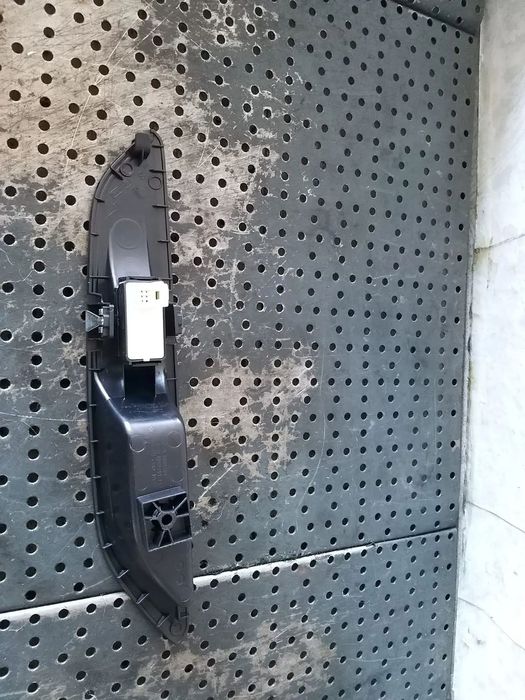 Buton geam electric dreapta spate peugeot 5008 2 98044803zd