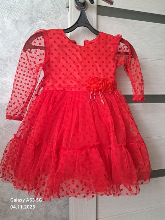 Продам платья девочковые