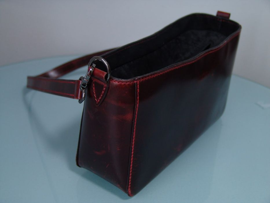 Продаю женскую кожаную сумку