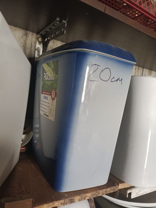 Продам бачки унитаза 8000