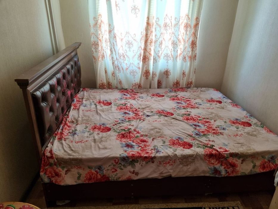 Ески мебельлер сатылады.