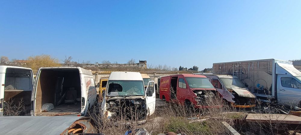 Mercedes 312 – къса и дълга база – около 15 броя