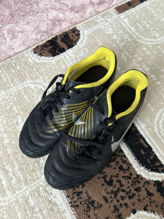 Футбольные бутсы