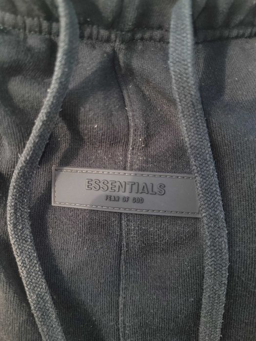 pantaloni essentials