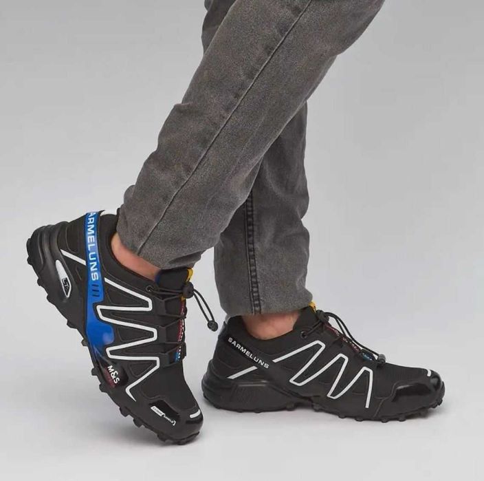 Походные спортивные кроссовки