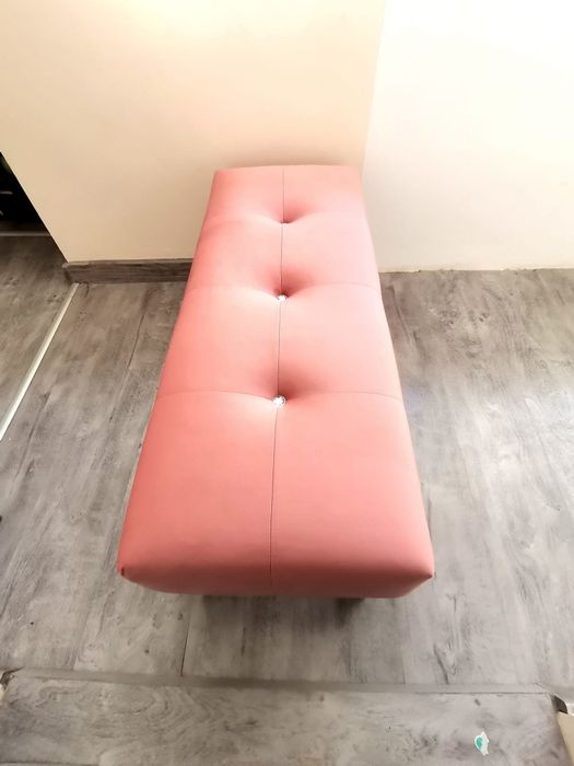 Vând bancheta, băncuță tapițată din catifea roz
