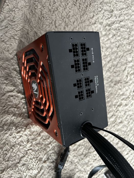 Блок питания Cougar 700W полу-модульный