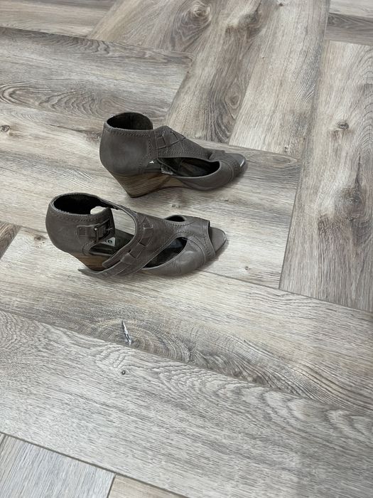 Брендовые босоножки дёшево