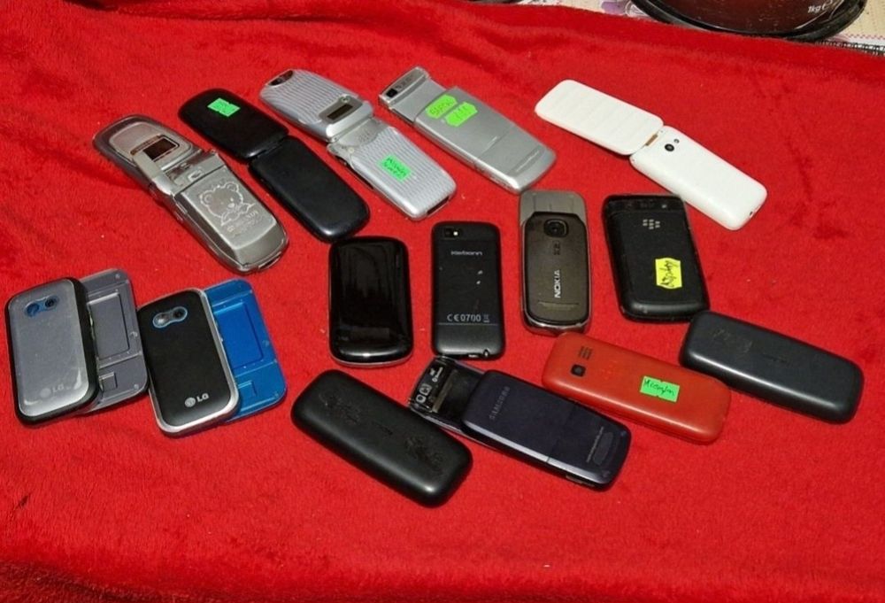 Telefon de colecție sau pentru piese.  Pret/ bucata