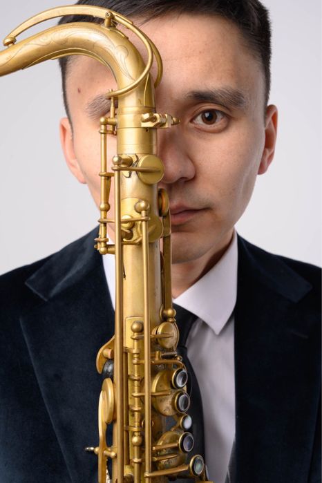 Саксофонист Азат Бек