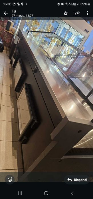 Vitrna frigorifica in garanție