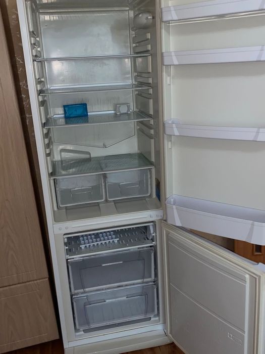 Продам холодильник.Индезит.