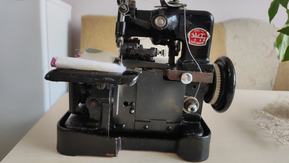 Оверлог триконечен