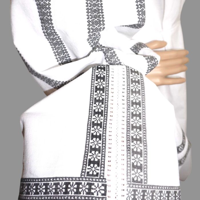 Costum popular vechi , autentic , lucrat manual masura L-XL