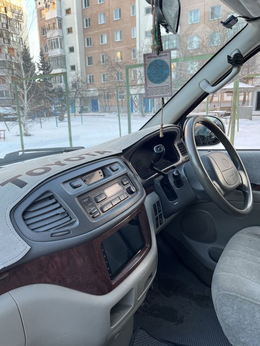 Продам семейный, просторный автомобиль