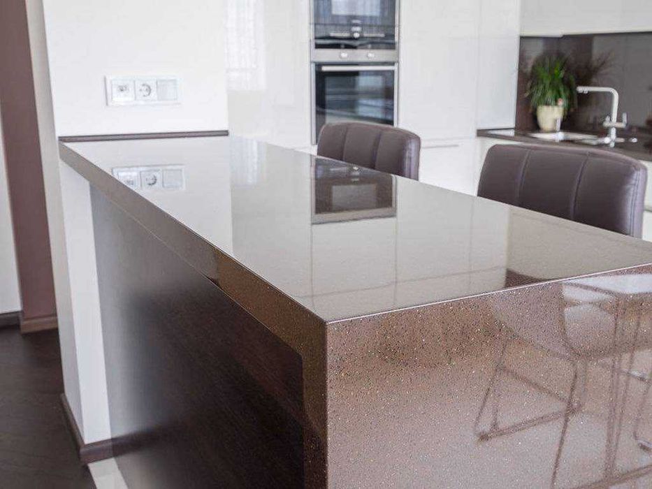 Столешница из кварца и акрила (искусственный камень) на кухню