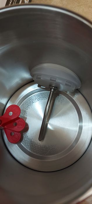 Електрическа кана Russell Hobbs с ретро дизайн