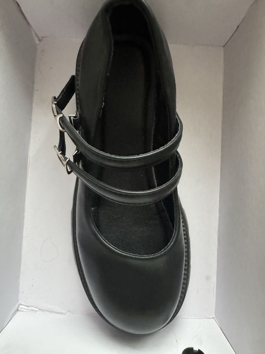 продам туфли школьные 39 размера