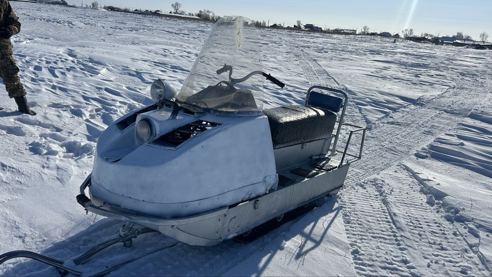 Снегоход Буран на ходу