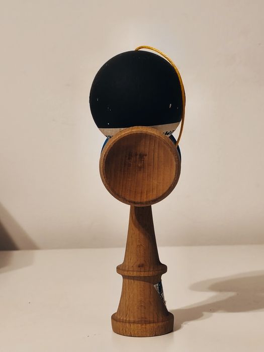Vând kendama krom pop