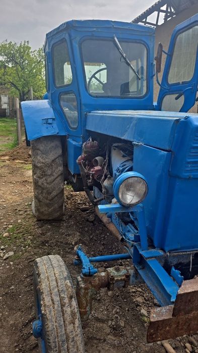 T28 traktori sotiladi