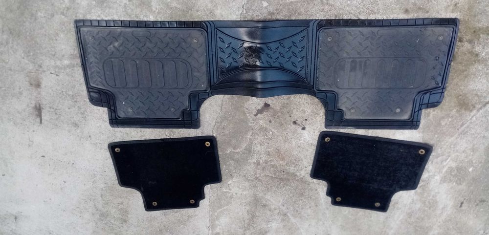 Продавам комбинирана задна стрелка гума и мокет с копки чисто нова