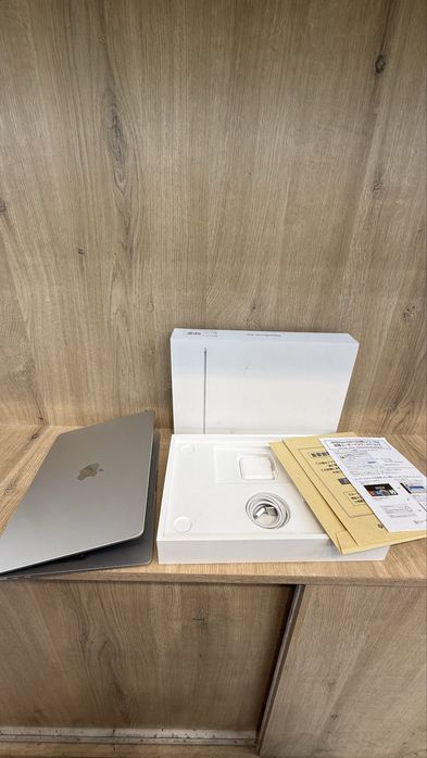 Macbook Air m3 16/256 Silver