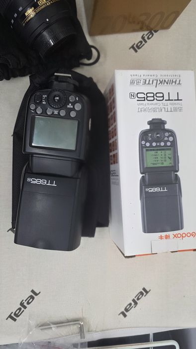 Nikon D5600 + 4 obiective , 2 acumulatori , genata + rucsac