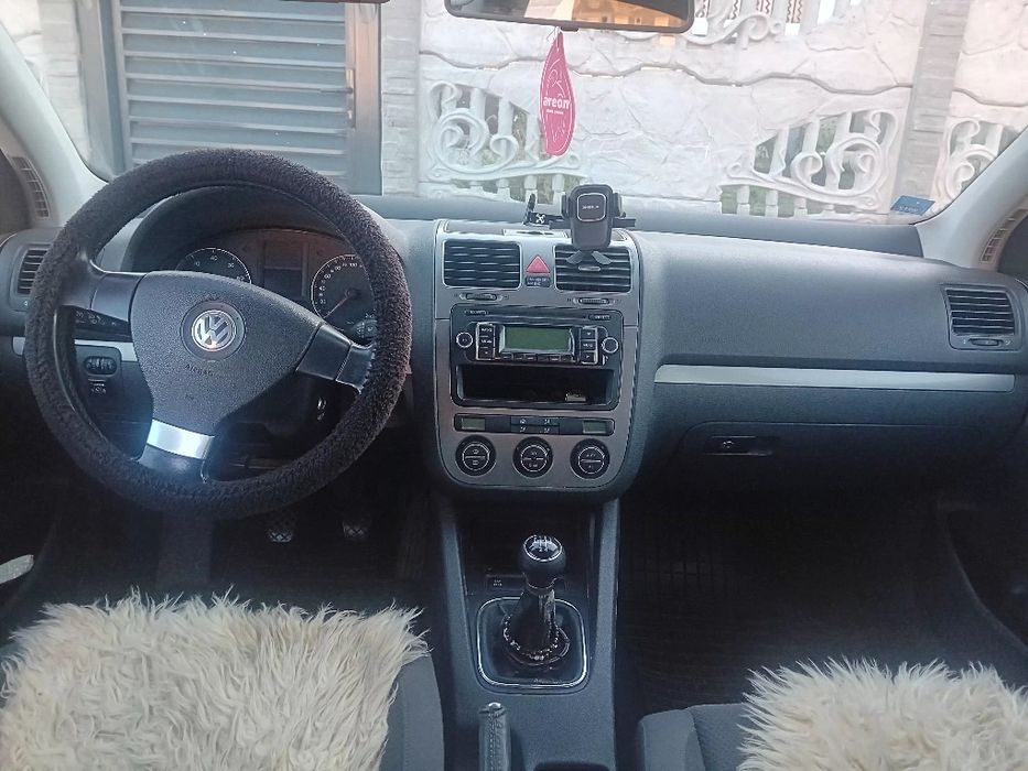 Vand golf 5  merge foarte bine