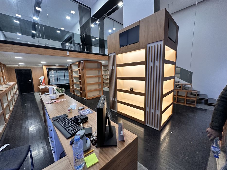 Дава се под наем Магазин в Русе, Център - 230 кв.м за 1000 € - Снимка #2