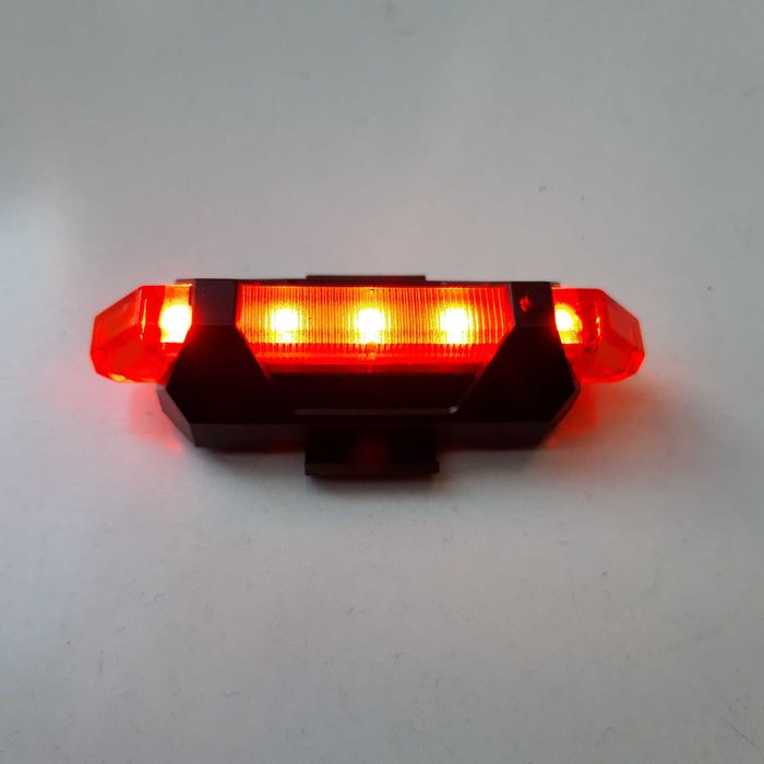 Фар + Габарит С Презареждаща Батерия С USB Зарядно За Колело Велосипед