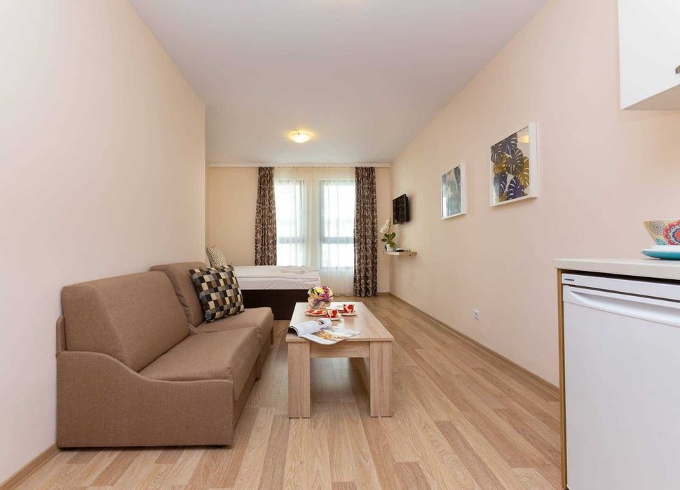 Дава се под наем Двустаен апартамент в Бургас, Лазур - 70 кв.м за 153 € - Снимка #1