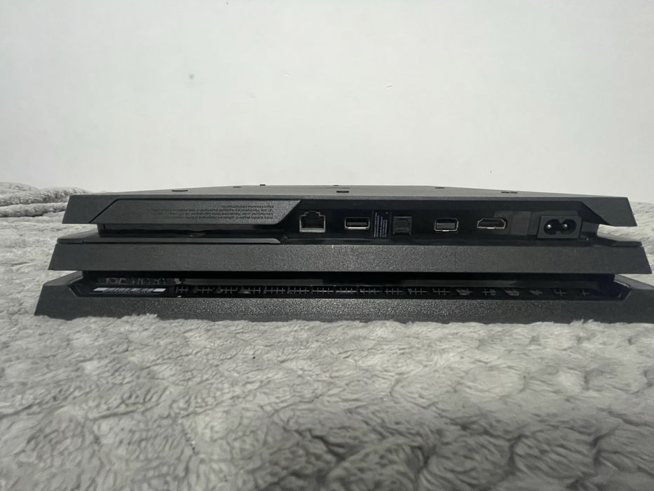 PS4 PRO 1TB CUH-7216B + Controller PS4 Roșu + 3 Jocuri - Stare Excelentă