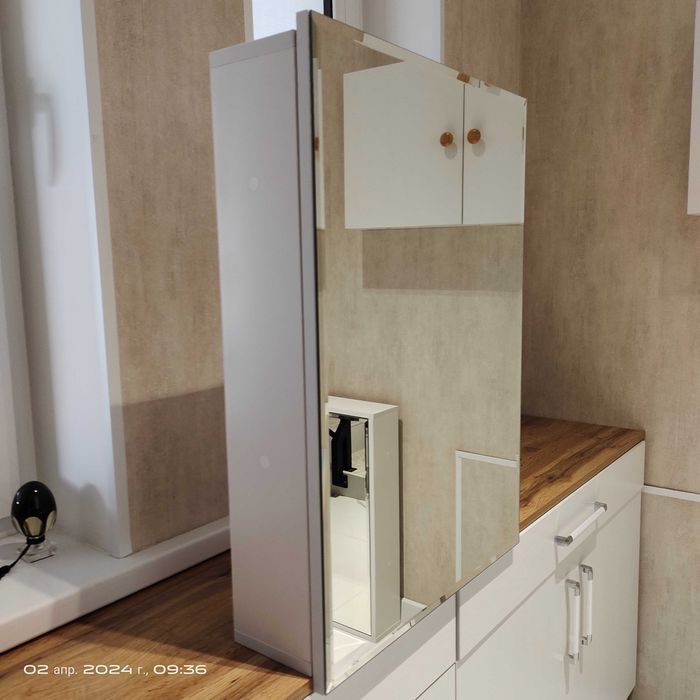 Зеркальные шкафчики новые, есть в наличии