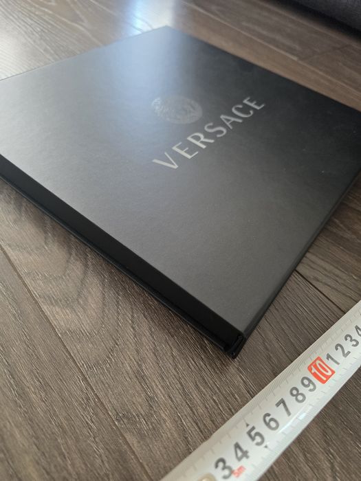 Кутии на  Dolce and Gabanna и Versace  подходяща за опаковка на подаръ