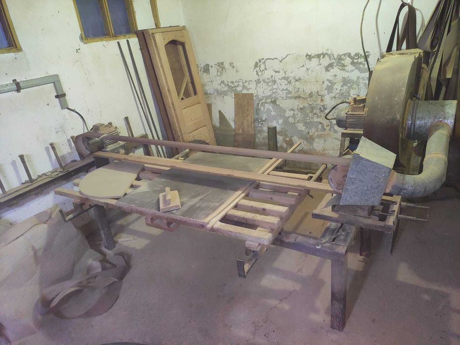 Vand masini de tamplarie second hand