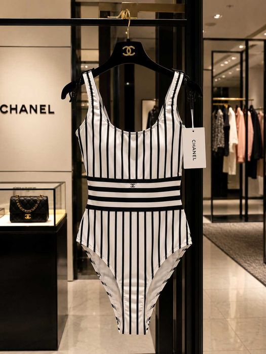 нов бански бяло черен цял на шанел с етикет НЕ Е мерен chanel топ боди хс-с