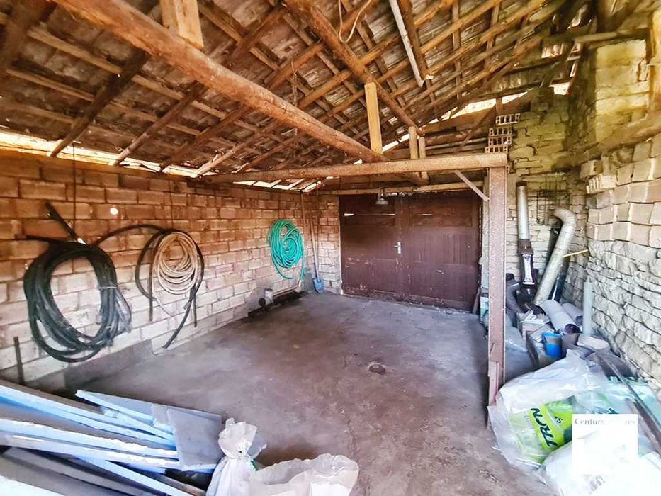 140329 Къща с равен двор и кладенец, в добро състояние, в с. Дъскот