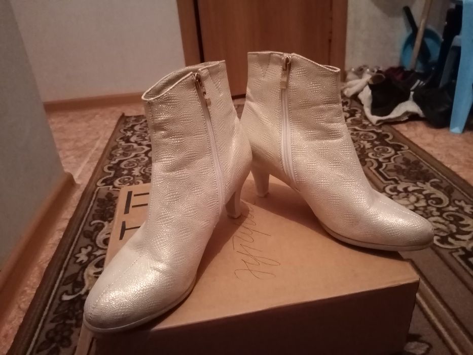 Продам свадебные ботильоны