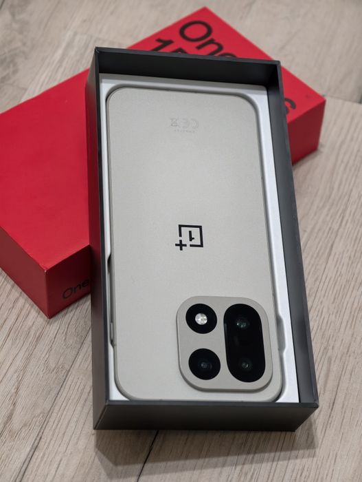 One Plus 15 512 gb Ram 16 5G global