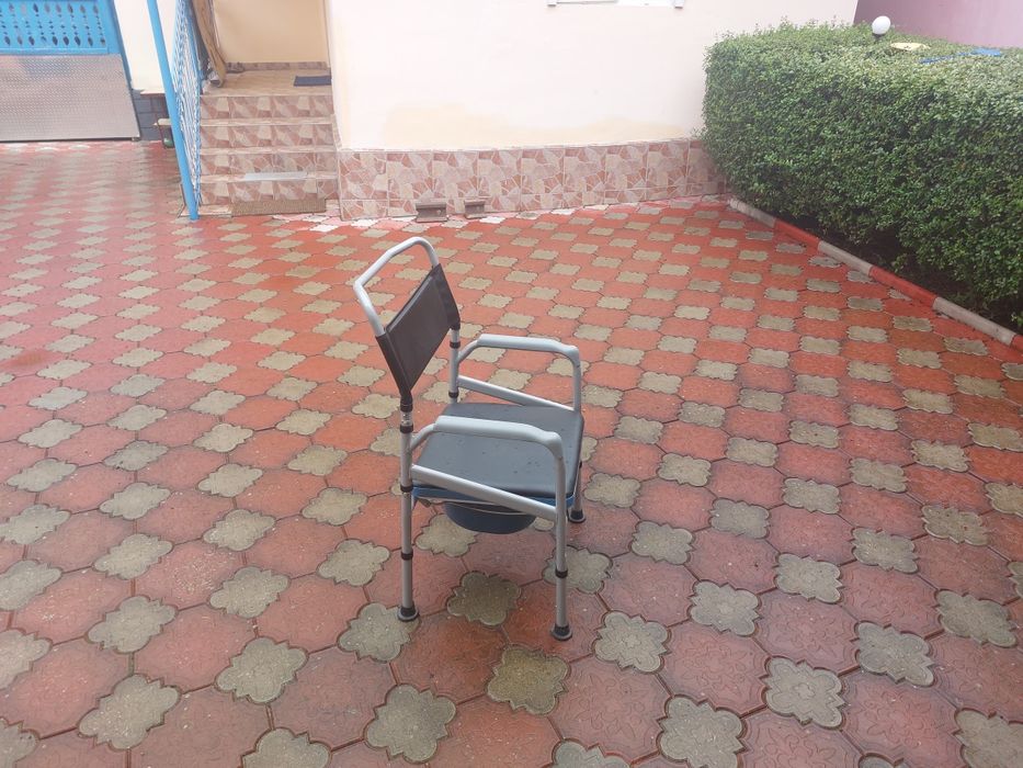 Wc portabil +carucior transport persoane ambele in stare f buna